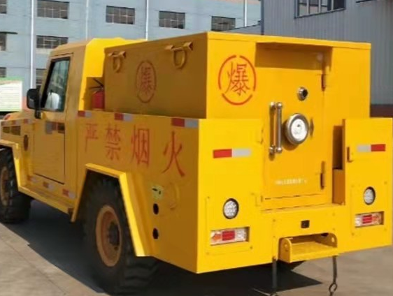 双滦凯龙爆破器材运输车：保障爆破任务的安全运行